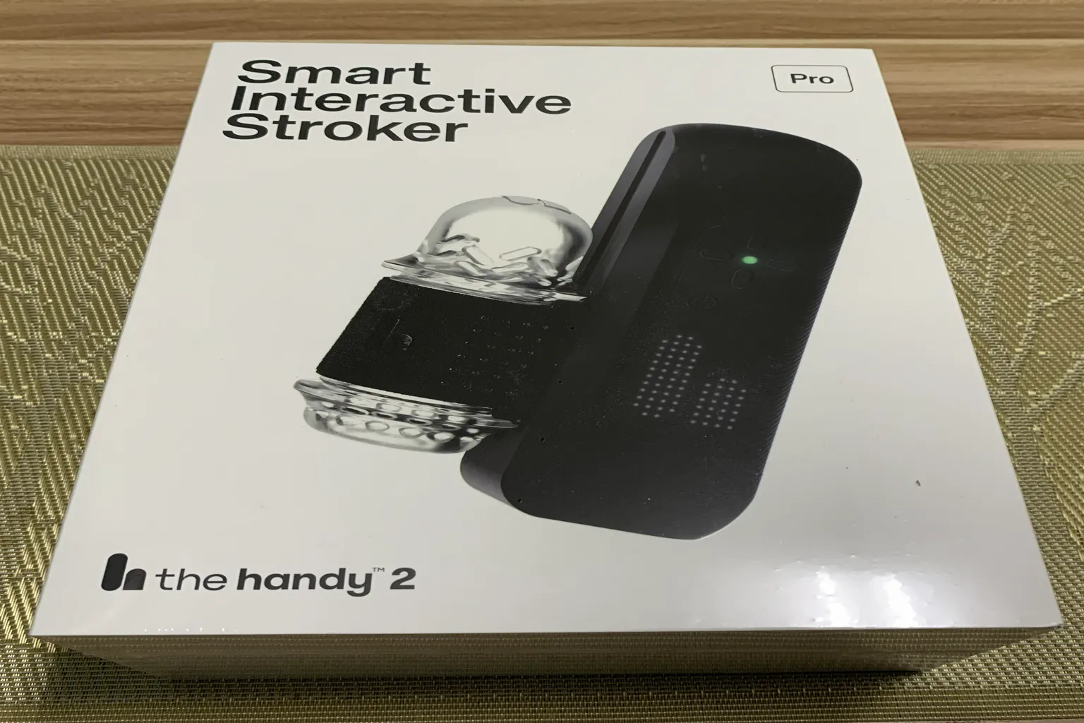 Smart Interactive Stroker Pro（the handy 2）外盒正面包裝圖，黑白產品示意圖