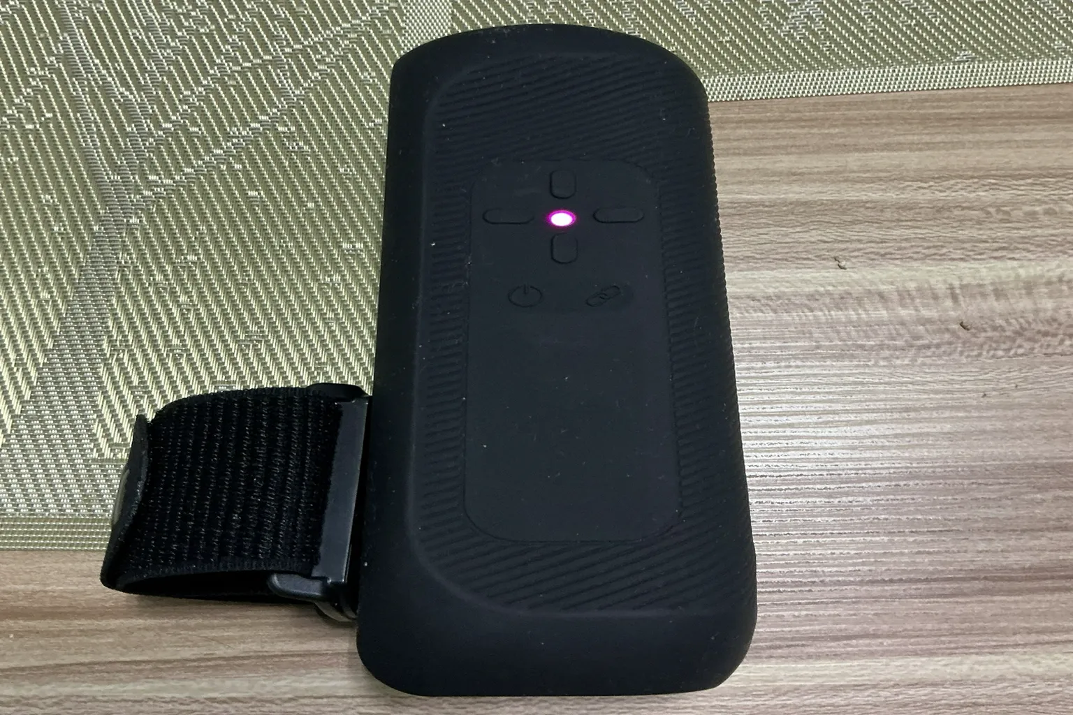 Handy 2 Pro WiFi 連線成功後,機身指示燈維持粉紅色亮燈。