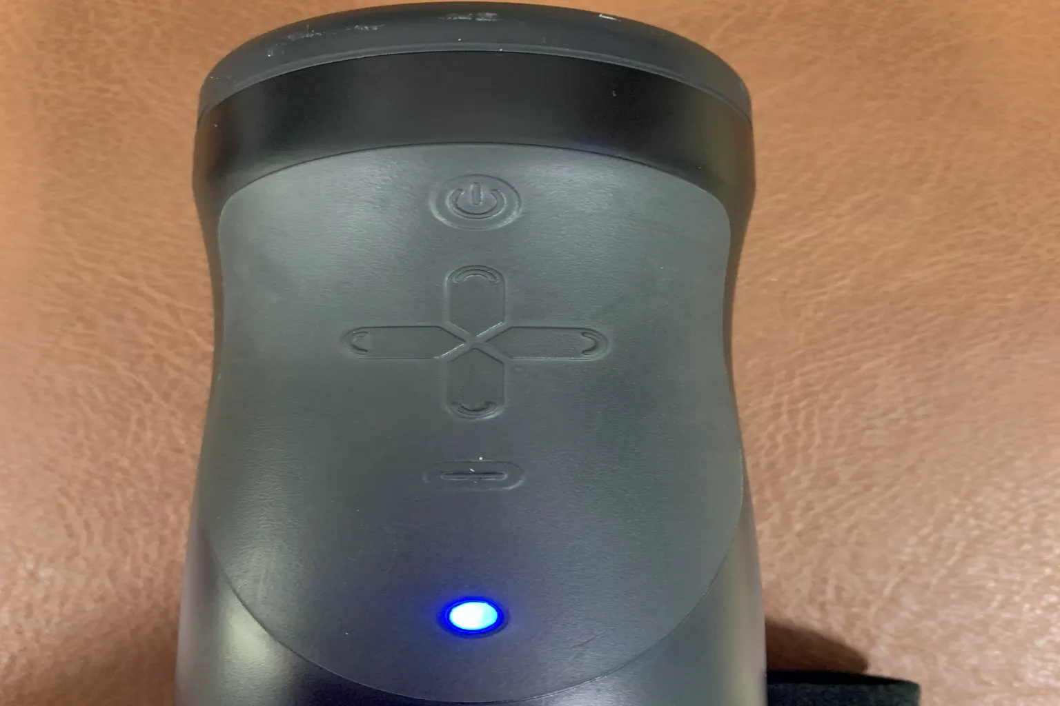 The Handy 裝置顯示藍色 LED 指示燈,代表藍牙模式啟用