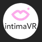 intimaVR 的白底粉色唇形品牌圖示,象徵其虛擬角色內容與浪漫風格主題。