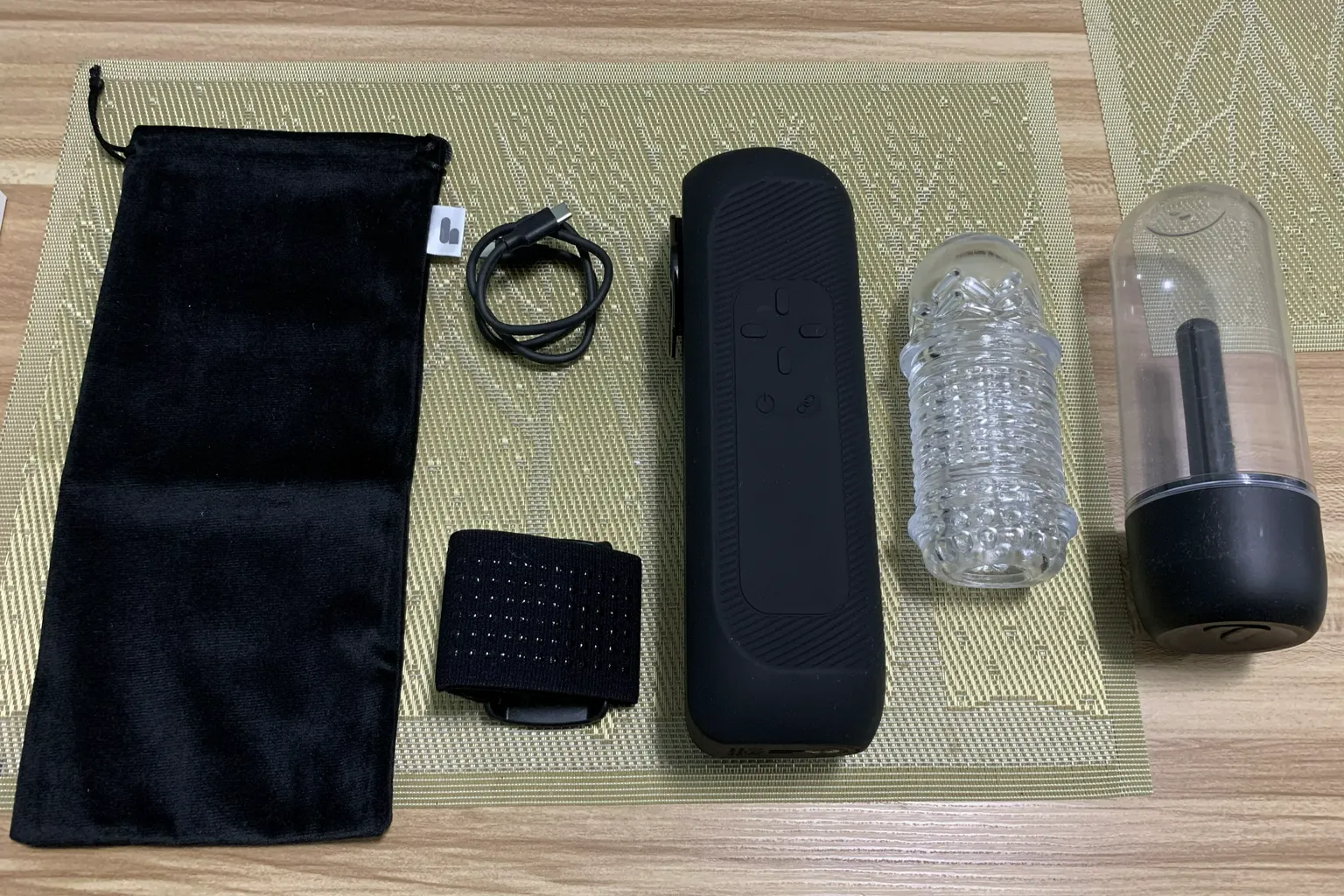 全部配件平鋪展示（主機、套件、配件與收納袋）