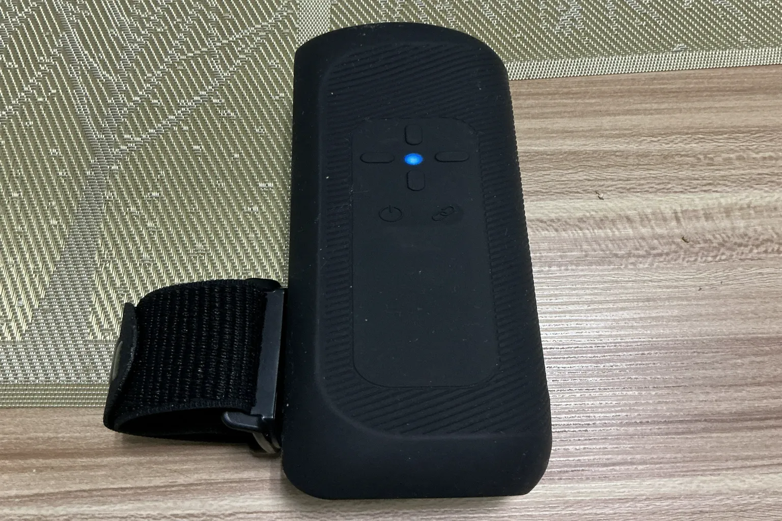 Handy 2 Pro 藍牙連線成功後,機身指示燈維持藍色亮燈。